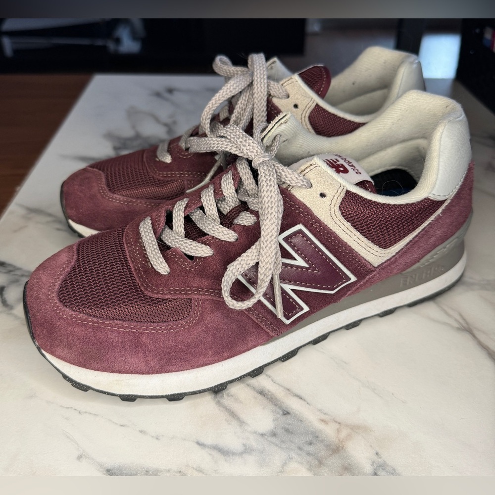 New Balance 574 Classic Casual Sneaker Unisex M7 / W8.5